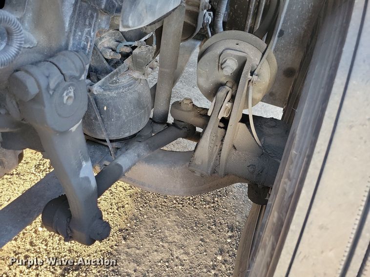 image for item MO9671 2015 Freightliner Cascadia 113  semi truck