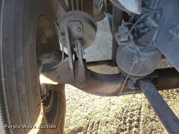 image for item MO9671 2015 Freightliner Cascadia 113  semi truck