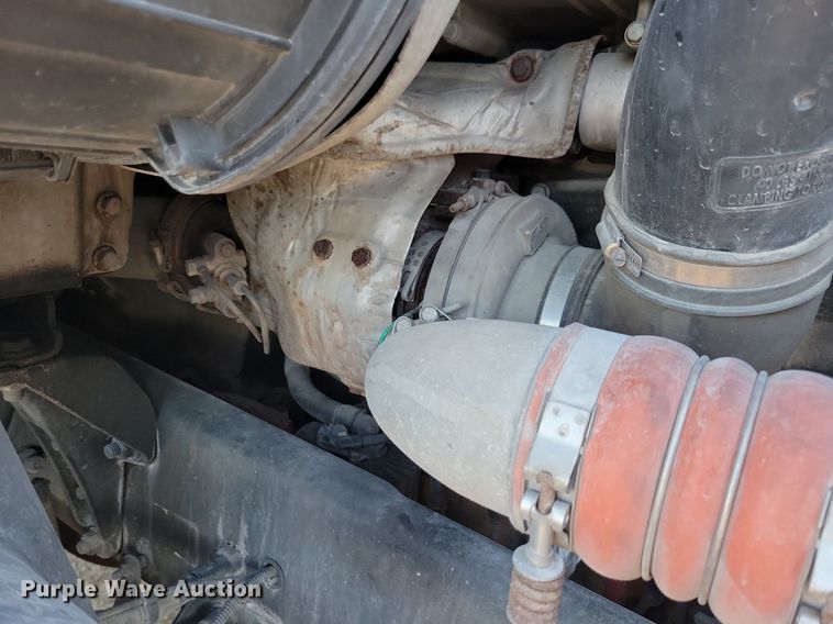 image for item MO9671 2015 Freightliner Cascadia 113  semi truck