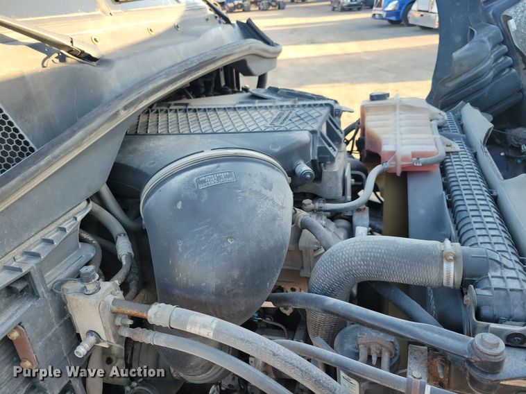 image for item MO9671 2015 Freightliner Cascadia 113  semi truck