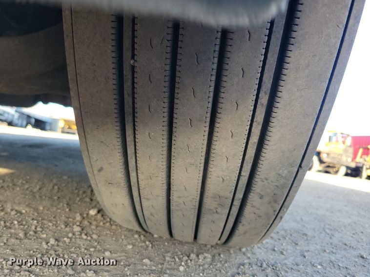 image for item MO9671 2015 Freightliner Cascadia 113  semi truck