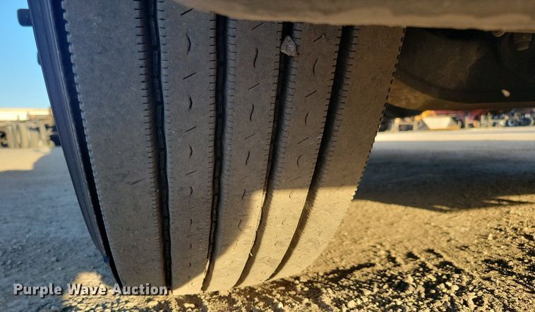 image for item MO9671 2015 Freightliner Cascadia 113  semi truck