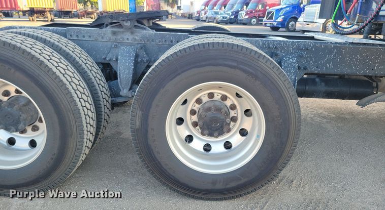 image for item MO9671 2015 Freightliner Cascadia 113  semi truck