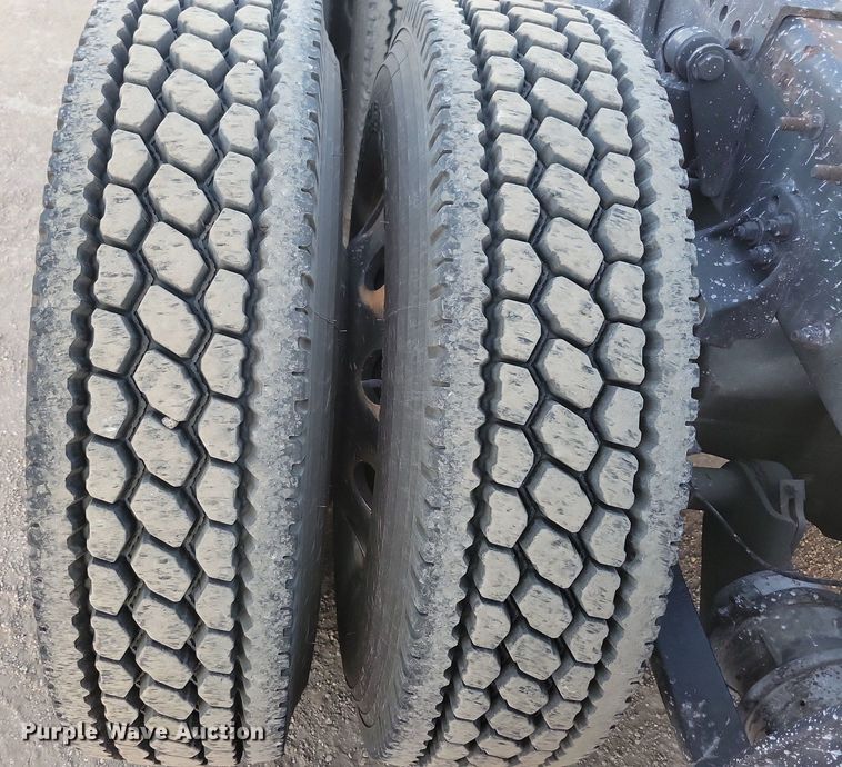 image for item MO9671 2015 Freightliner Cascadia 113  semi truck