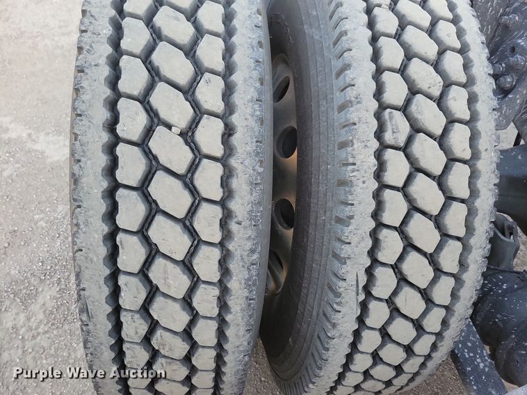 image for item MO9671 2015 Freightliner Cascadia 113  semi truck