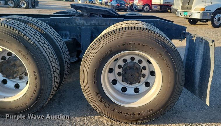 image for item MO9671 2015 Freightliner Cascadia 113  semi truck