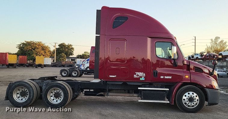 image for item MO9672 2015 Freightliner Cascadia 113  semi truck