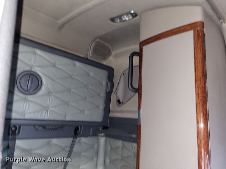 image for item MO9672 2015 Freightliner Cascadia 113  semi truck