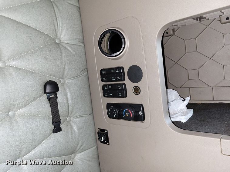 image for item MO9672 2015 Freightliner Cascadia 113  semi truck