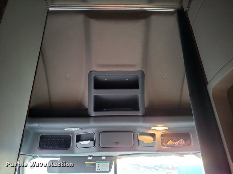 image for item MO9672 2015 Freightliner Cascadia 113  semi truck