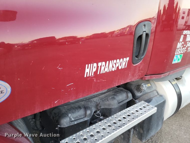 image for item MO9672 2015 Freightliner Cascadia 113  semi truck