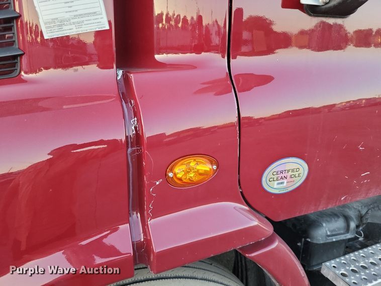 image for item MO9672 2015 Freightliner Cascadia 113  semi truck