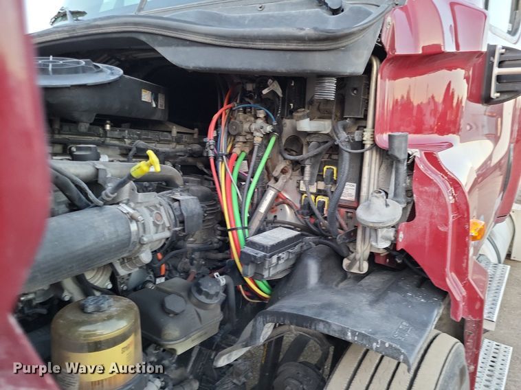 image for item MO9672 2015 Freightliner Cascadia 113  semi truck