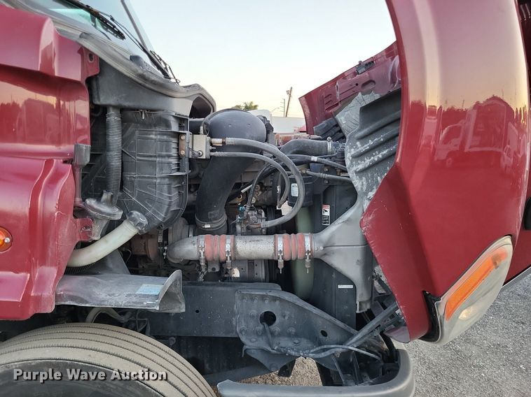 image for item MO9672 2015 Freightliner Cascadia 113  semi truck