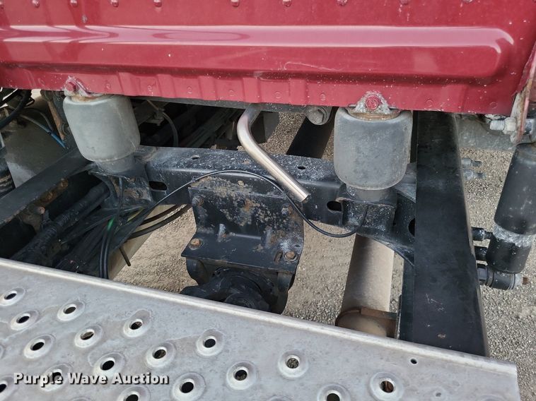 image for item MO9672 2015 Freightliner Cascadia 113  semi truck