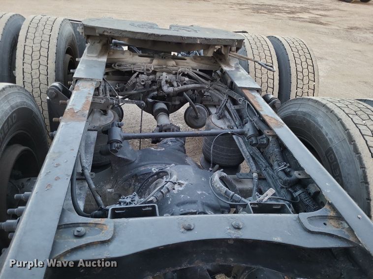 image for item MO9672 2015 Freightliner Cascadia 113  semi truck