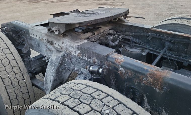 image for item MO9672 2015 Freightliner Cascadia 113  semi truck