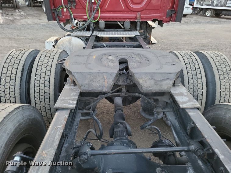 image for item MO9672 2015 Freightliner Cascadia 113  semi truck