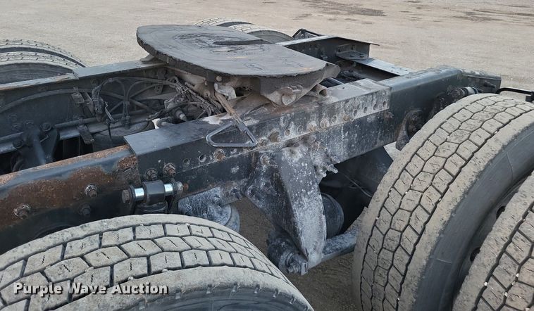 image for item MO9672 2015 Freightliner Cascadia 113  semi truck