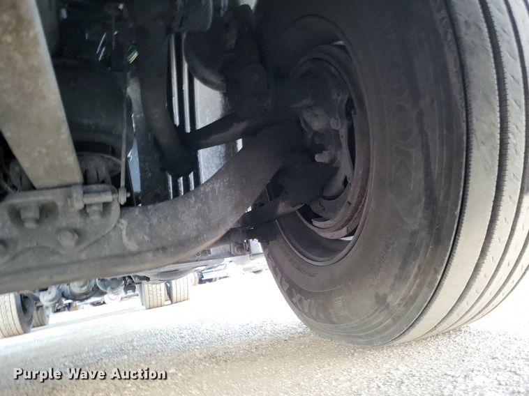 image for item MO9672 2015 Freightliner Cascadia 113  semi truck