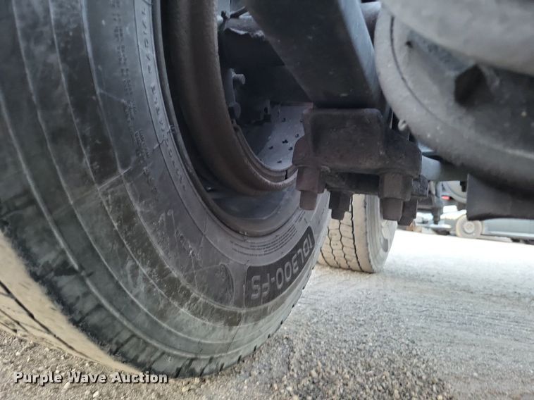 image for item MO9672 2015 Freightliner Cascadia 113  semi truck