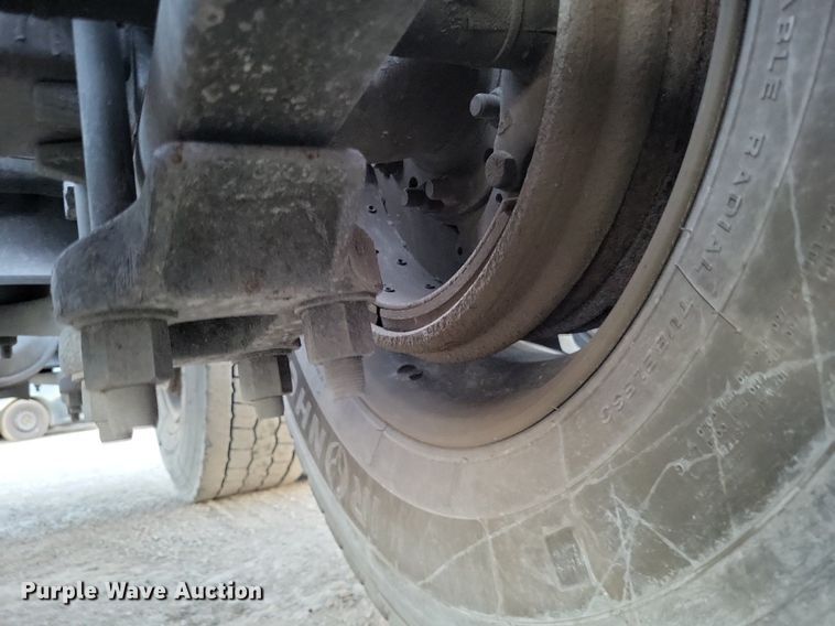 image for item MO9672 2015 Freightliner Cascadia 113  semi truck