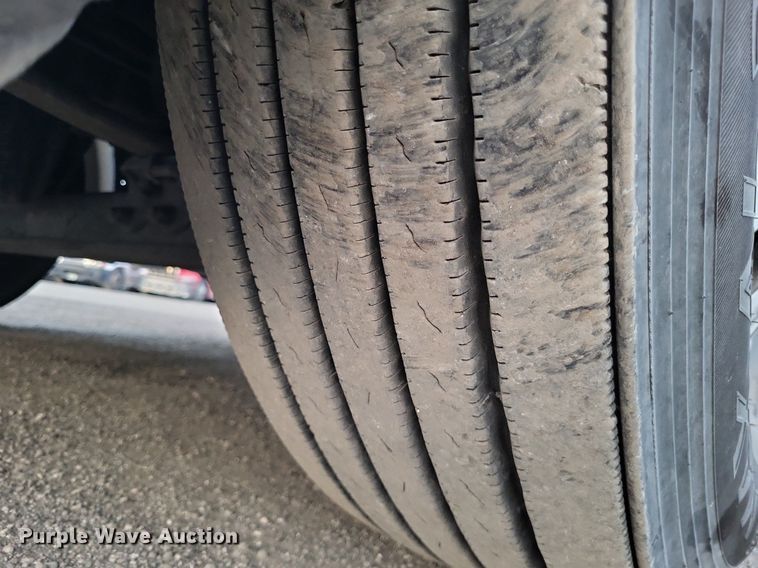 image for item MO9672 2015 Freightliner Cascadia 113  semi truck