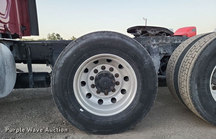 image for item MO9672 2015 Freightliner Cascadia 113  semi truck