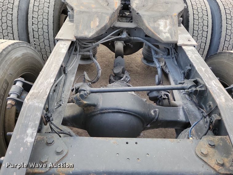 image for item MO9673 2015 Freightliner Cascadia 113  semi truck