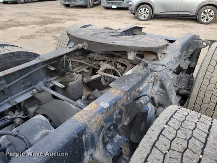 image for item MO9673 2015 Freightliner Cascadia 113  semi truck