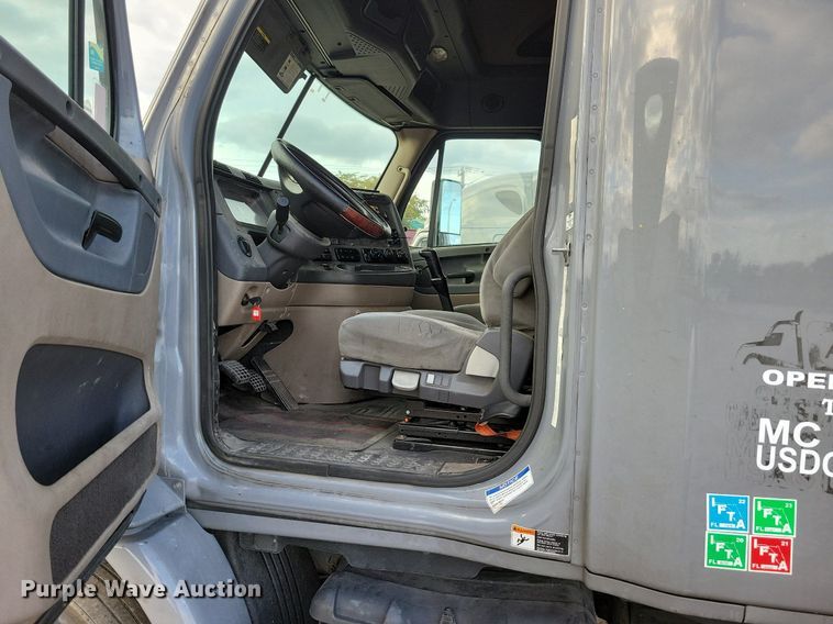 image for item MO9673 2015 Freightliner Cascadia 113  semi truck