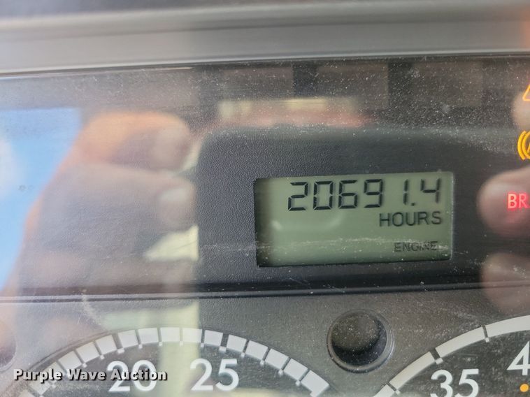 image for item MO9673 2015 Freightliner Cascadia 113  semi truck