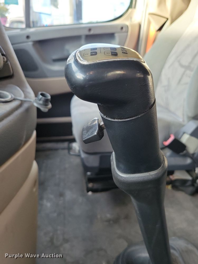 image for item MO9673 2015 Freightliner Cascadia 113  semi truck