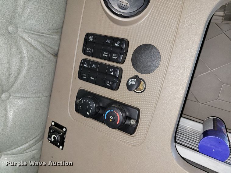 image for item MO9673 2015 Freightliner Cascadia 113  semi truck