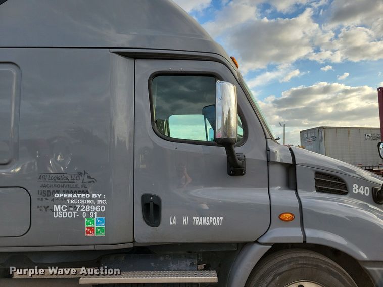 image for item MO9673 2015 Freightliner Cascadia 113  semi truck