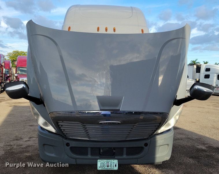 image for item MO9673 2015 Freightliner Cascadia 113  semi truck