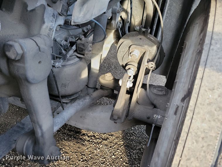 image for item MO9673 2015 Freightliner Cascadia 113  semi truck