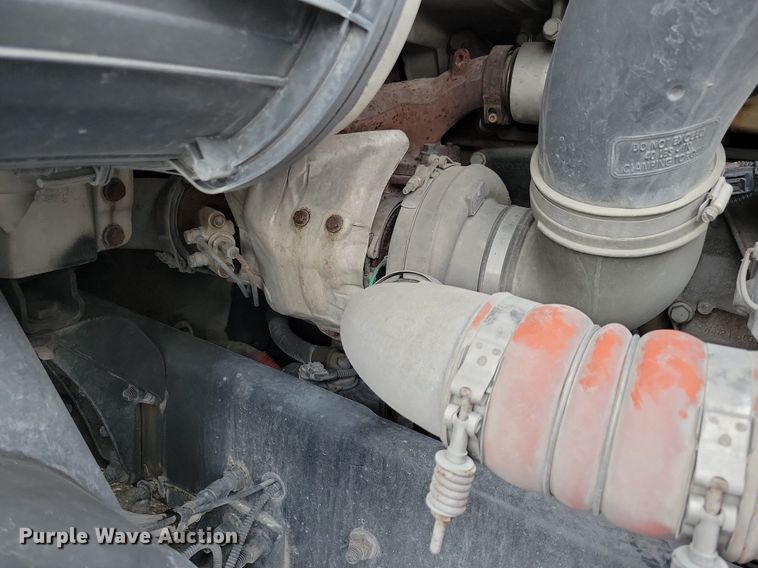 image for item MO9673 2015 Freightliner Cascadia 113  semi truck