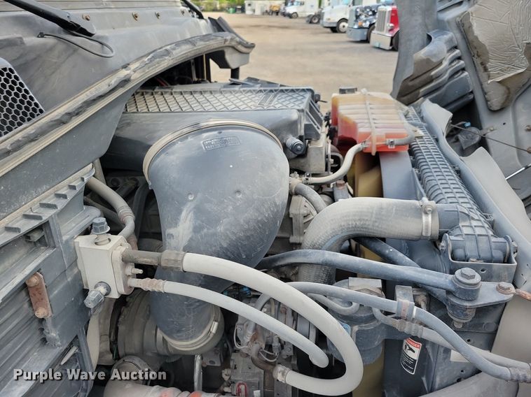 image for item MO9673 2015 Freightliner Cascadia 113  semi truck