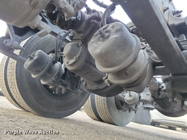 image for item MO9673 2015 Freightliner Cascadia 113  semi truck