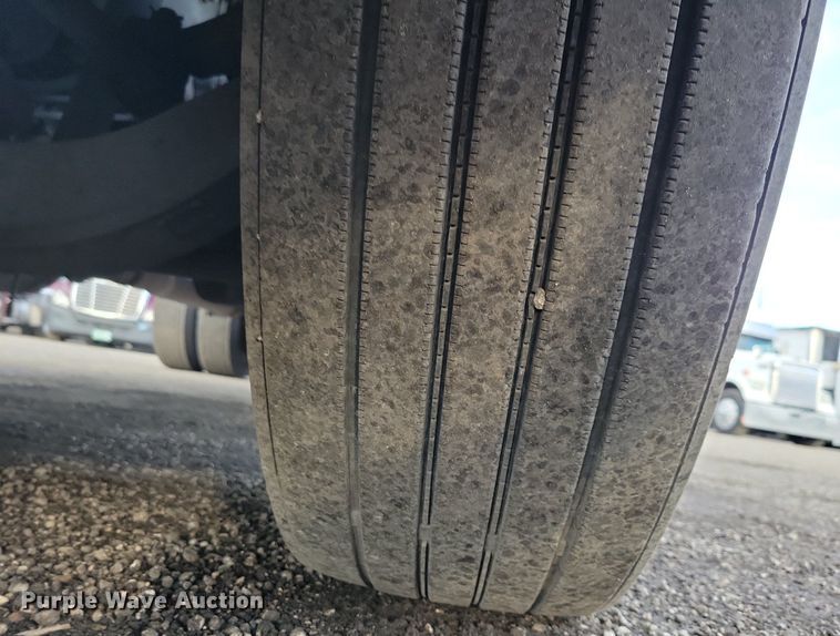 image for item MO9673 2015 Freightliner Cascadia 113  semi truck