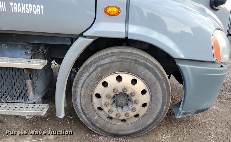 image for item MO9673 2015 Freightliner Cascadia 113  semi truck