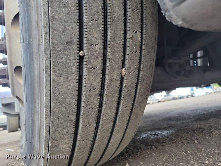 image for item MO9673 2015 Freightliner Cascadia 113  semi truck