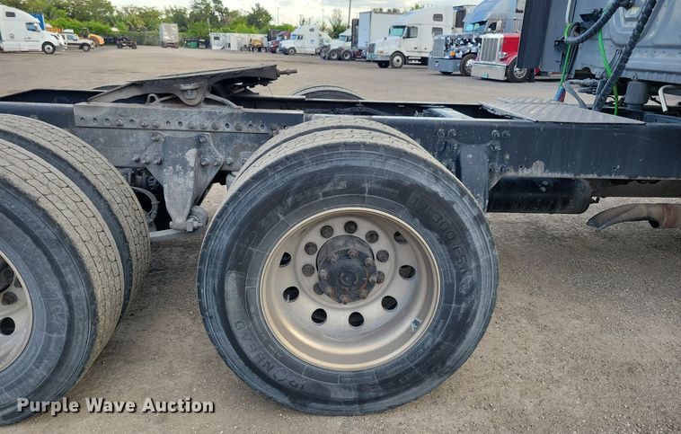 image for item MO9673 2015 Freightliner Cascadia 113  semi truck