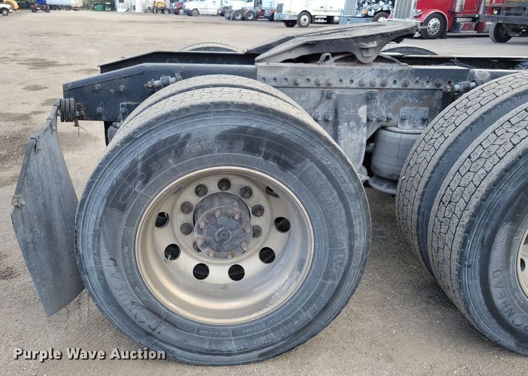 image for item MO9673 2015 Freightliner Cascadia 113  semi truck