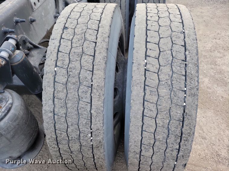 image for item MO9673 2015 Freightliner Cascadia 113  semi truck