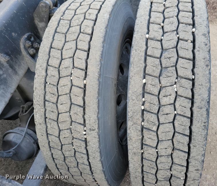 image for item MO9673 2015 Freightliner Cascadia 113  semi truck