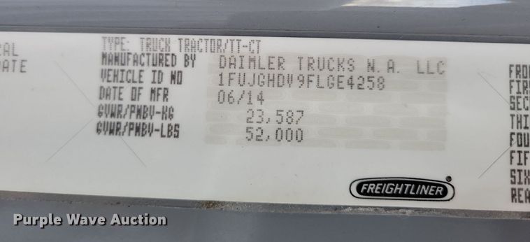 image for item MO9673 2015 Freightliner Cascadia 113  semi truck