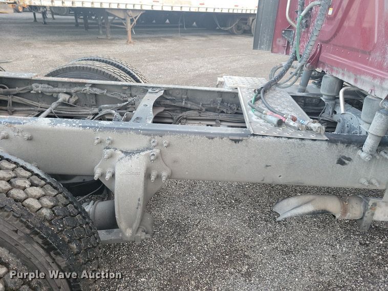 image for item MO9674 2015 Freightliner Cascadia 113  semi truck