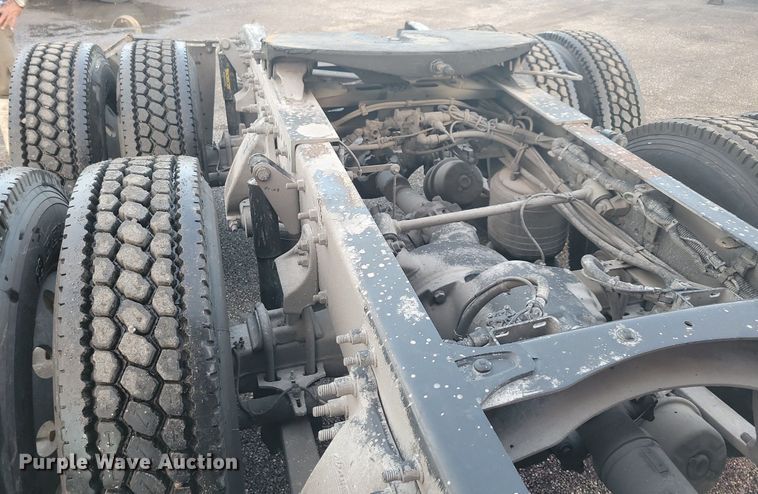 image for item MO9674 2015 Freightliner Cascadia 113  semi truck